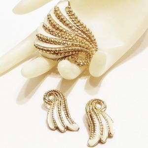 Vintage Ciner Enamel Fan Brooch Clip Earring Set